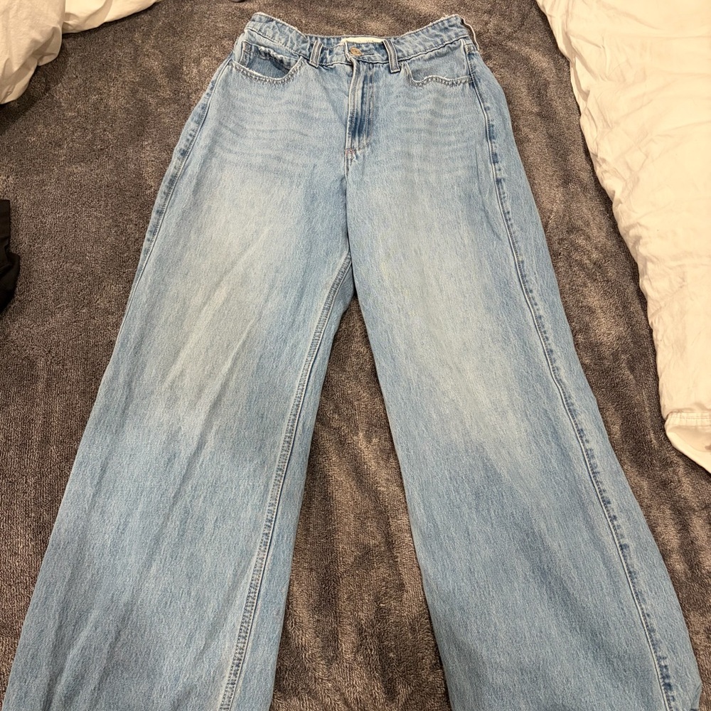 Hollister Women Light Wash Curvy Ultra High Rise Baggy Jeans